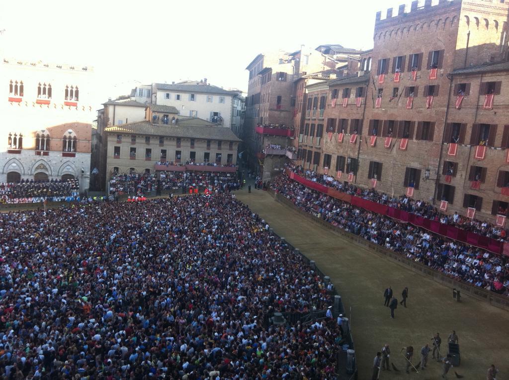 Palazzo Lenzi Apartment เซียนา ภายนอก รูปภาพ